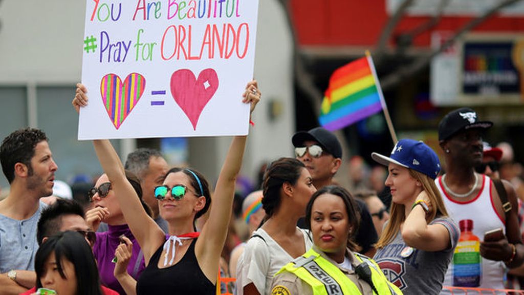 Las marchas del orgullo gay en EEUU se solidarizan con las víctimas de Orlando