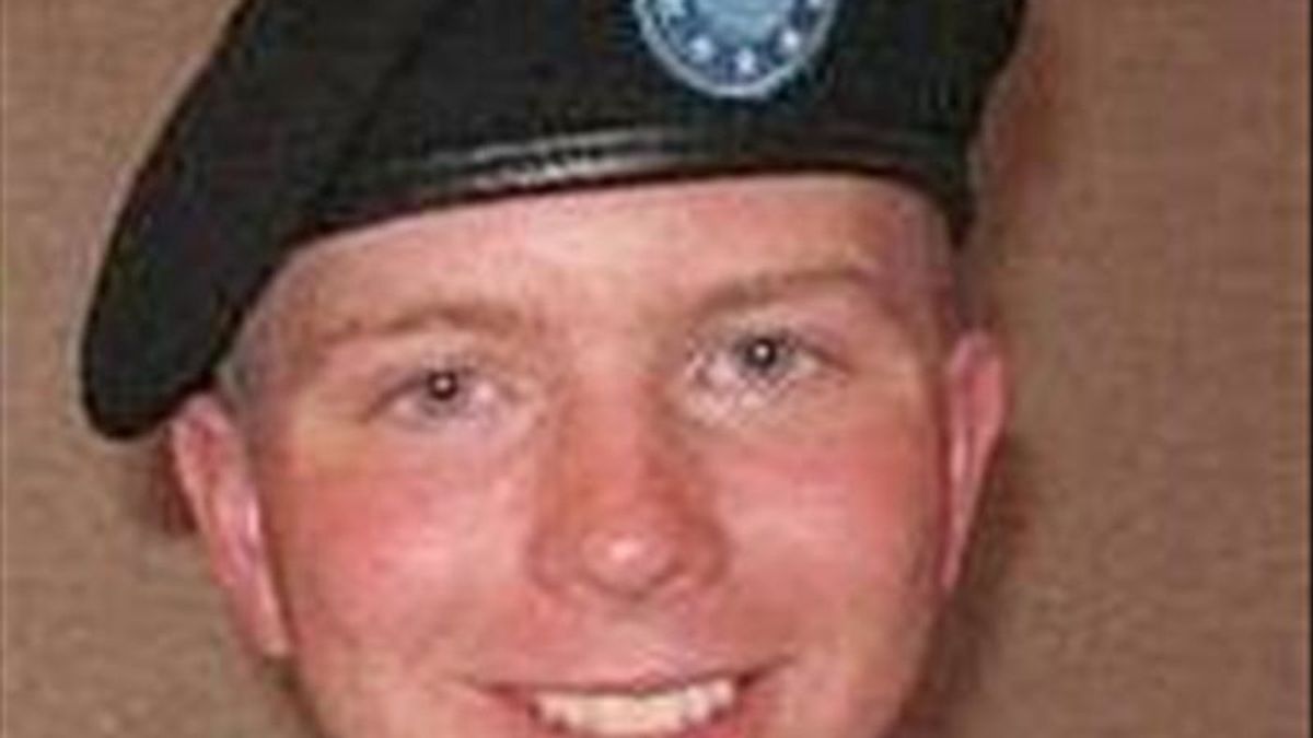 Fotografía tomada el 24 de octubre de 2010 en la que se registró a Bradley Manning, el soldado acusado de ser la principal fuente en las filtraciones de cables diplomáticos a WikiLeaks. EFE/Archivo