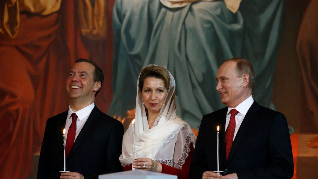 El presidente ruso Vladimir Putin asiste a la celebración de la Pascua ortodoxa