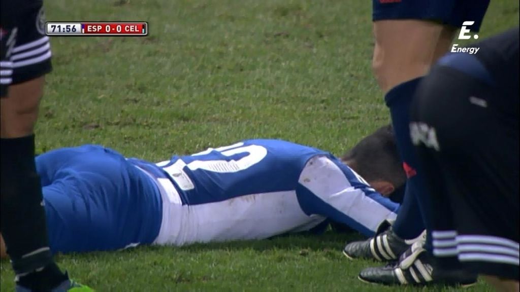 Álvaro termina doliéndose en el suelo tras un brutal choque fortuito con Nolito