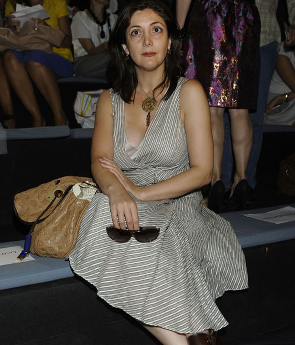 Desfile de famosos en Cibeles 2011