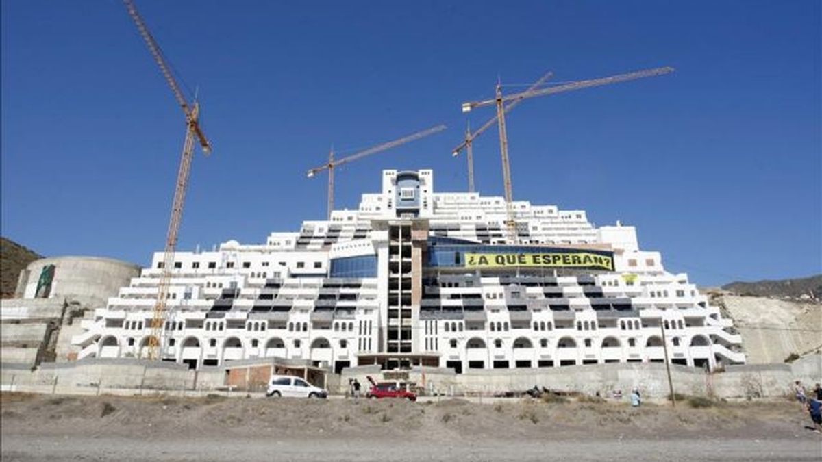Hotel Azata del Sol en la playa del Algarrobico en Carboneras, Almería