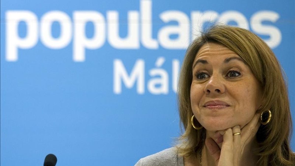 La secretaria general del PP, María Dolores de Cospedal, ha afirmado hoy que su partido ofrece "un auténtico proyecto de recuperación nacional" a partir del 22 de mayo, durante una reunión celebrada con los miembros de la candidatura de los populares de Málaga. EFE