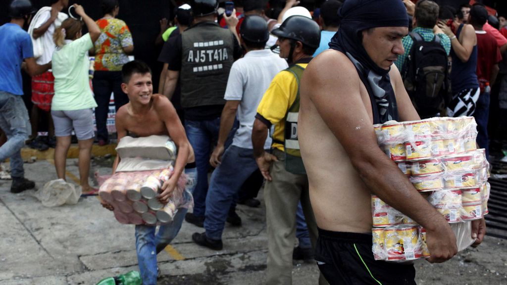 Maduro culpa a EEUU de los saqueos en los supermercados de Venezuela