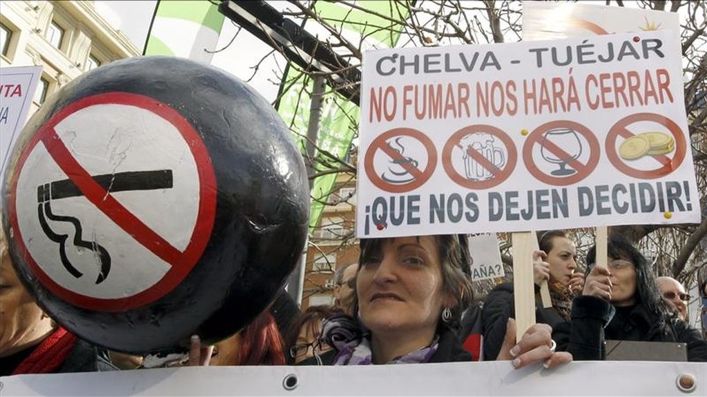 Una concentración de hosteleros contra la ley antitabaco. EFE/Archivo Una concentración de hosteleros contra la ley antitabaco. EFE/Archivo