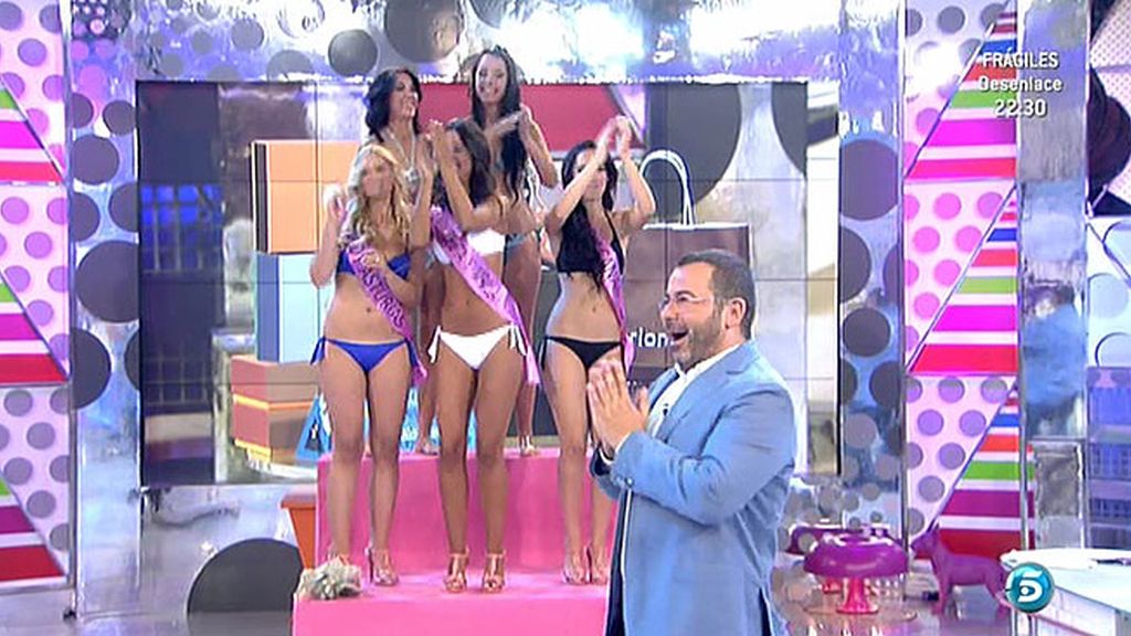 Lucha en el barro, un gran salto y preguntas de cultura general, las primeras pruebas