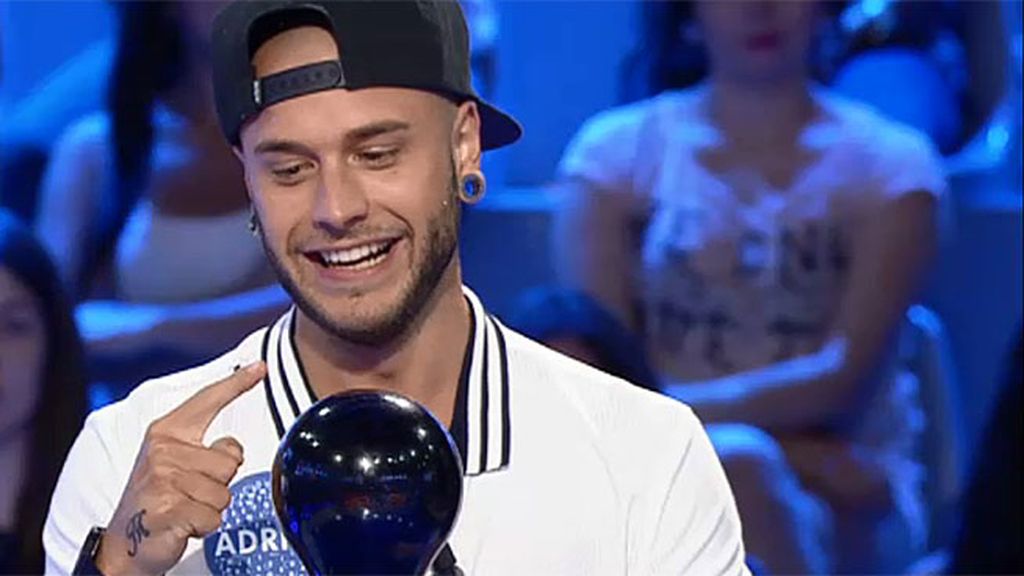 Adrián Rodríguez encuentra una nueva aliada en 'La pista musical': una mosca