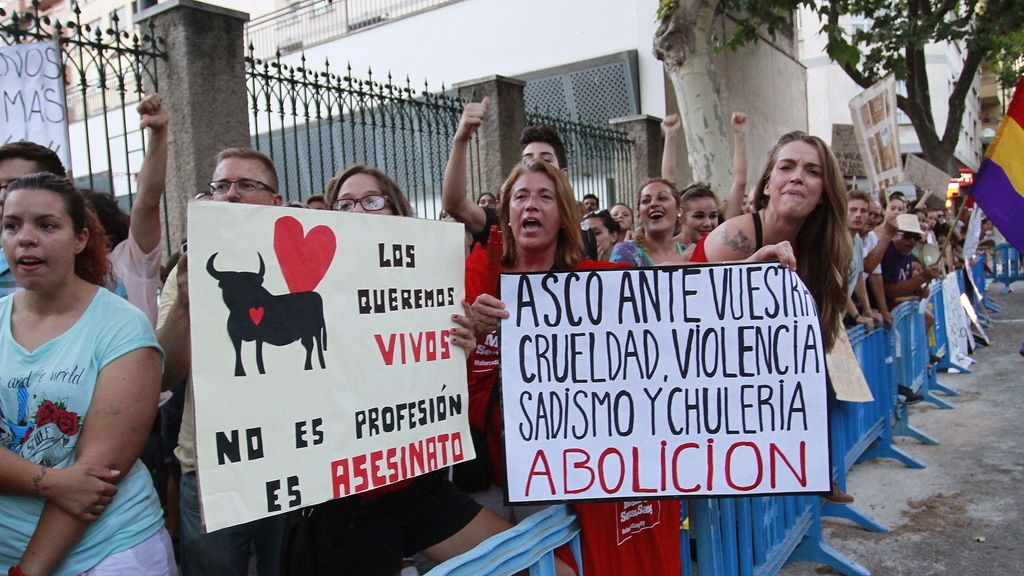 Tensión en Palma de Mallorca entre aficionados y detractores de los toros
