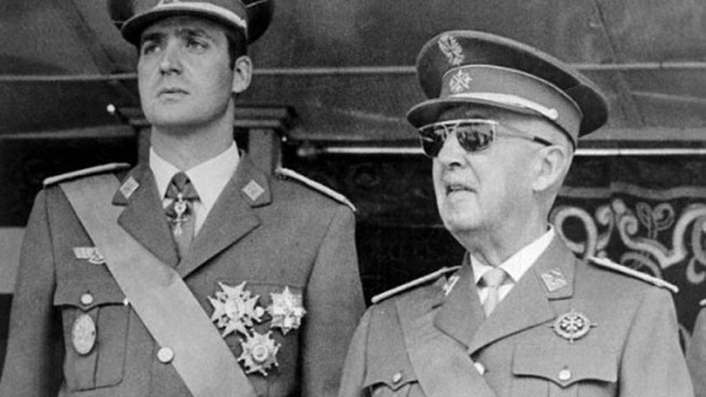 Don Juan Carlos se posiciona más cerca de Franco que de su padre