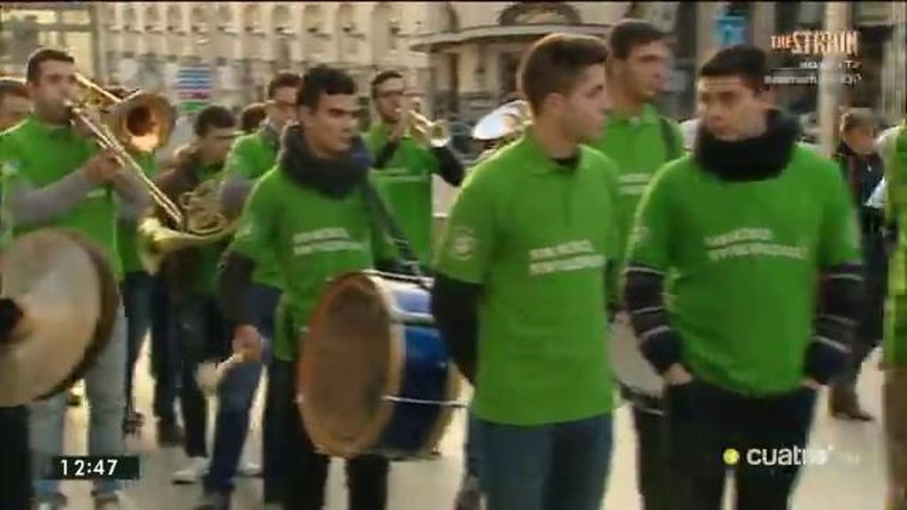 Bicicletas, una orquesta, nuevas caras… Así fue el primer día del nuevo Congreso