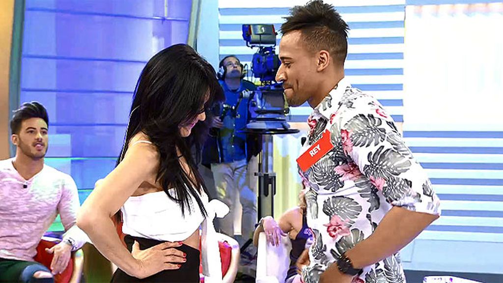 Rey quiere conquistar a Maite con estos movimientos de reggaeton