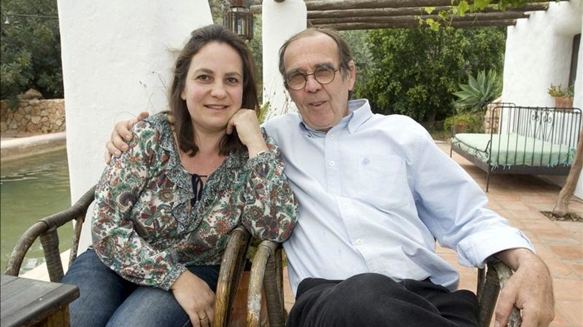 La profesora Resurrección Galera Navarro y su marido, Johanes Romes, esta tarde en su domicilio de Níjar (Almería). EFE