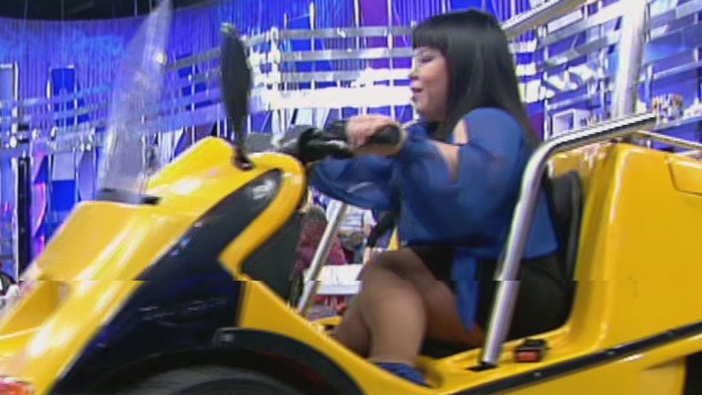 La pequeña reportera se emociona al recordar 'La Caja Deluxe'