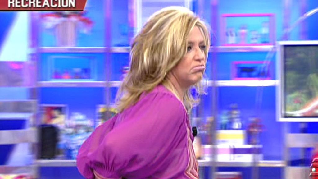 La recreación del beso entre J.J. y la madre de Aída