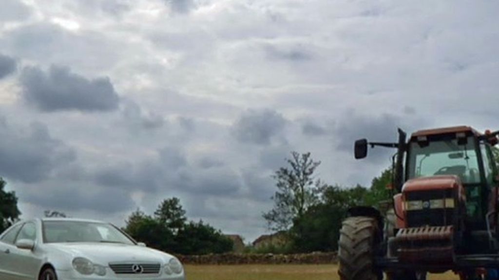 Jonathan es "de morro fino", como él dice. Y con sus primero ahorros se compró el mayor de sus caprichos, un Mercedes