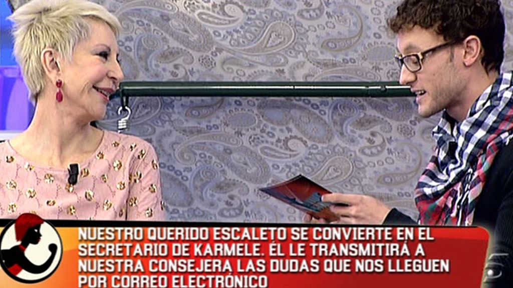 Los colaboradores, poco a poco, traspasan las vallas que les separan de Karmele