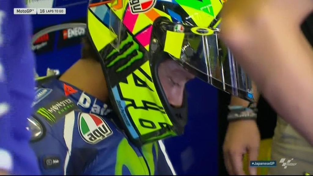 ¡No se lo cree! La decepción de Valentino Rossi tras irse al suelo en Motegi