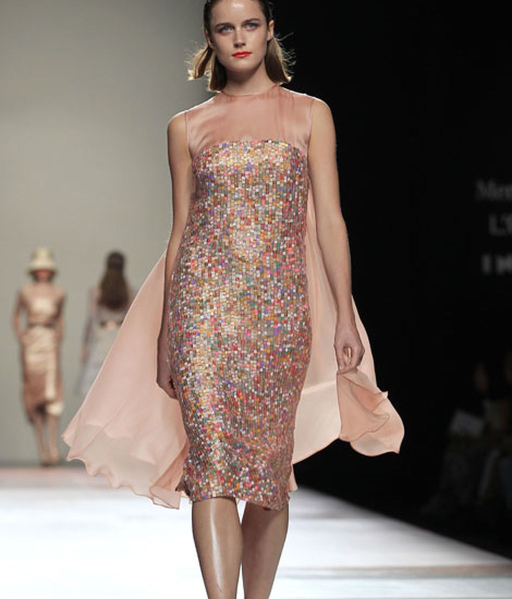 Siluetas fluidas que evocan un verano perpetuo