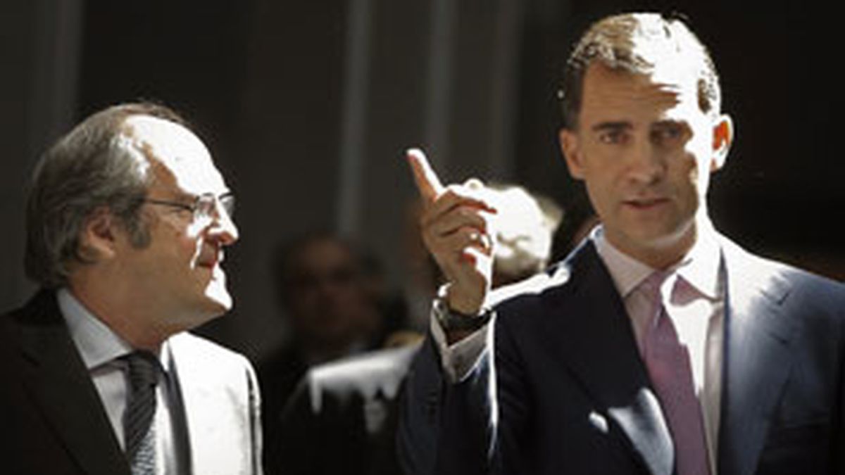 El príncipe de Asturias junto al ministro de Educación, Ángel Gabilondo, en la Universidad Autónoma de Madrid. Foto: EFE.