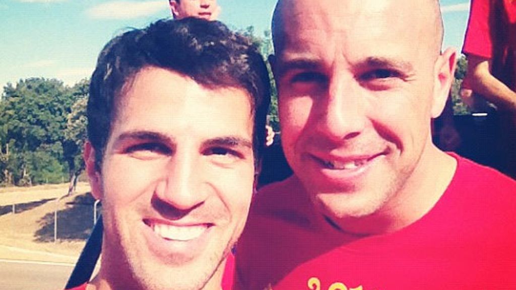 Cesc en su Twitter: "Empezando la rua con el gran Pepe"