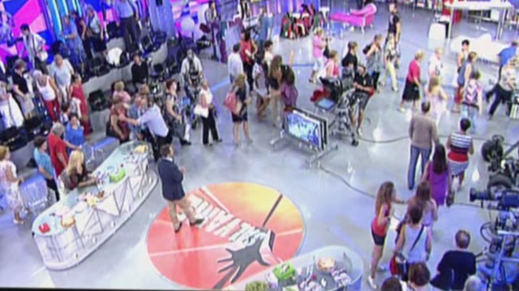 ¡Desalojo en 'Sálvame'!