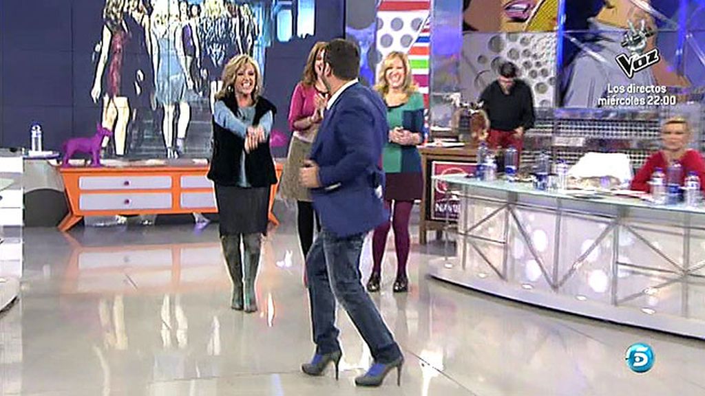 Jorge Javier Vázquez comprueba lo que es andar con tacones