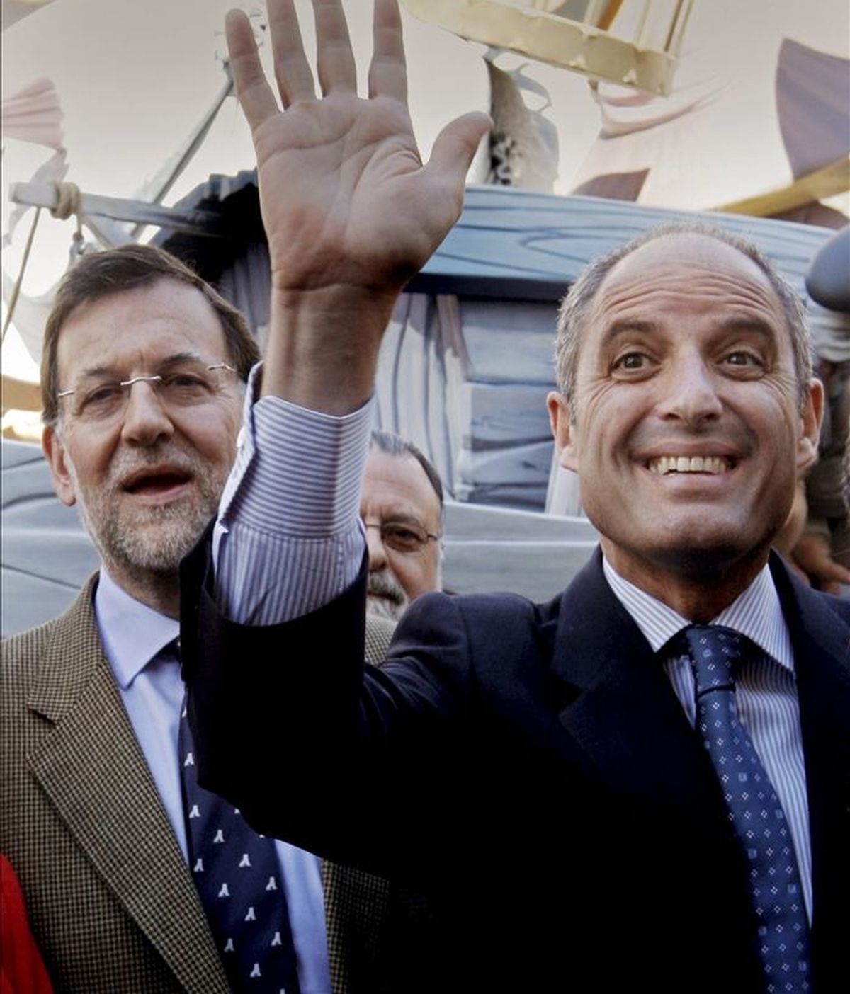 El presidente del PP, Mariano Rajoy (i) y el presidente de la Generalitat, Francisco Camps (d). EFE/Archivo