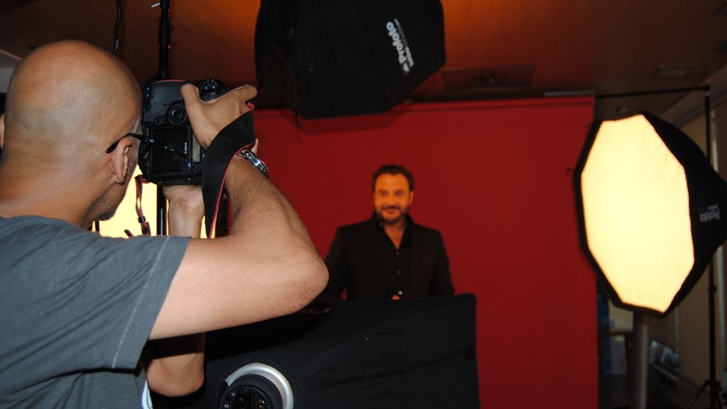 Roberto Vilar en la sesión de fotos