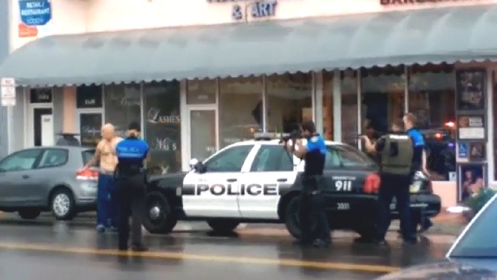 La Policía dispara a bocajarro a un sospechoso en Miami