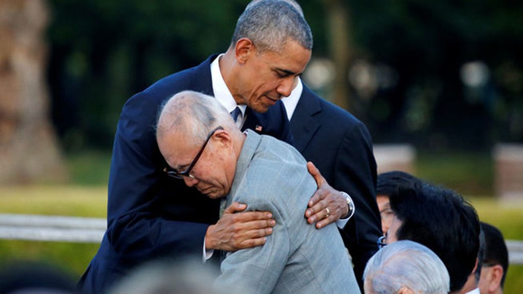 El abrazo con el que Obama rinde homenaje a las víctimas de Hiroshima