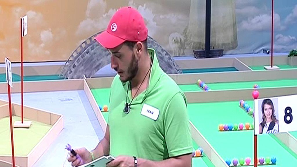 Vestidos como señoritos: con viseras y polos