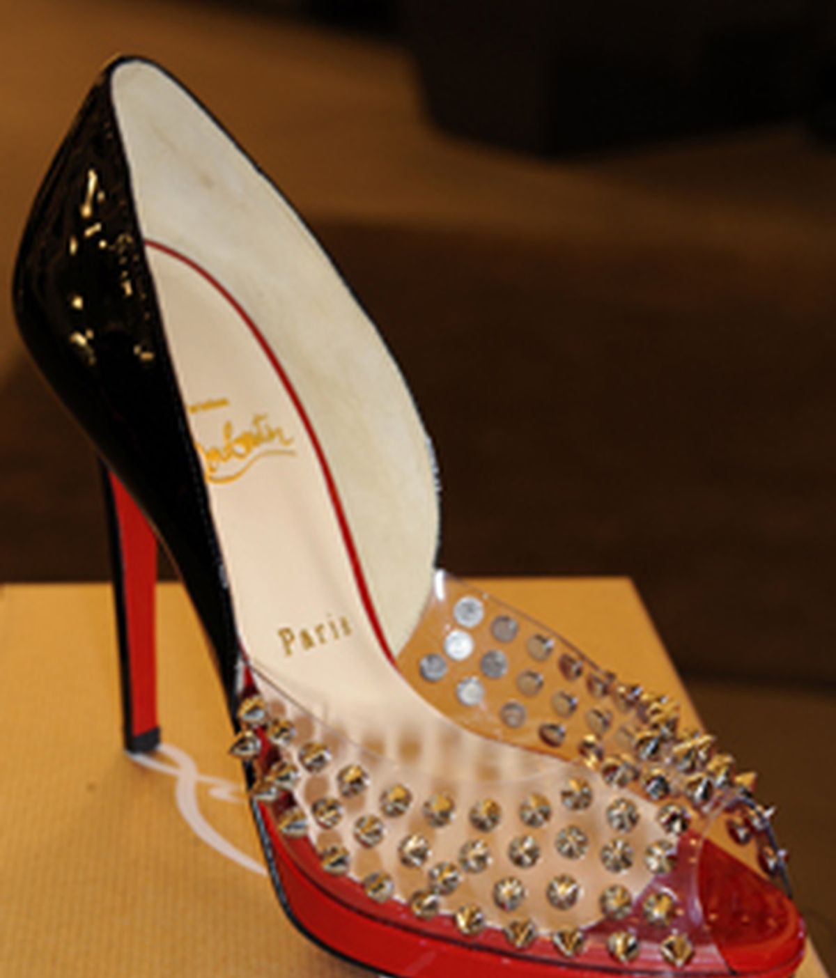 Uno de los zapator de Louboutin, con la suela roja. Foto: Gtres