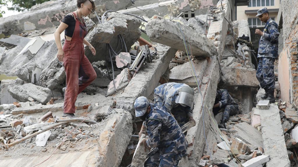 Tragedia en Nepal: el gobierno contabiliza ya 3.200 muertos por el terremoto