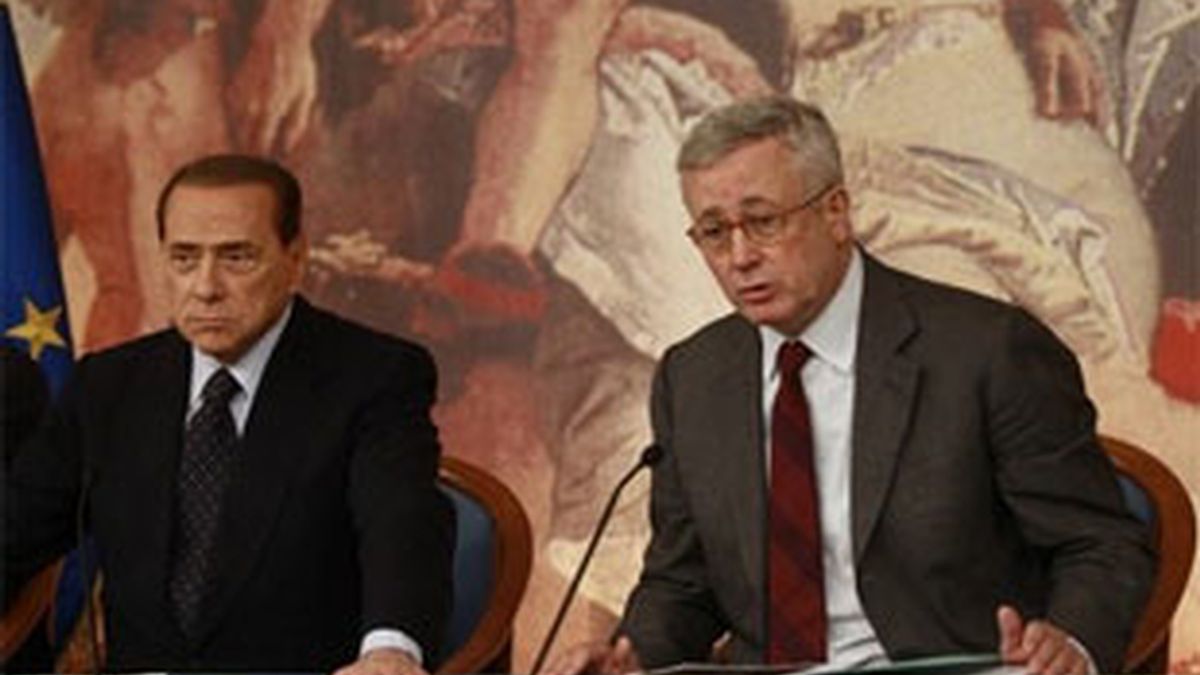 Berlusconi, junto al ministro de Economía, Giulio Tremonti. Foto: Reuters