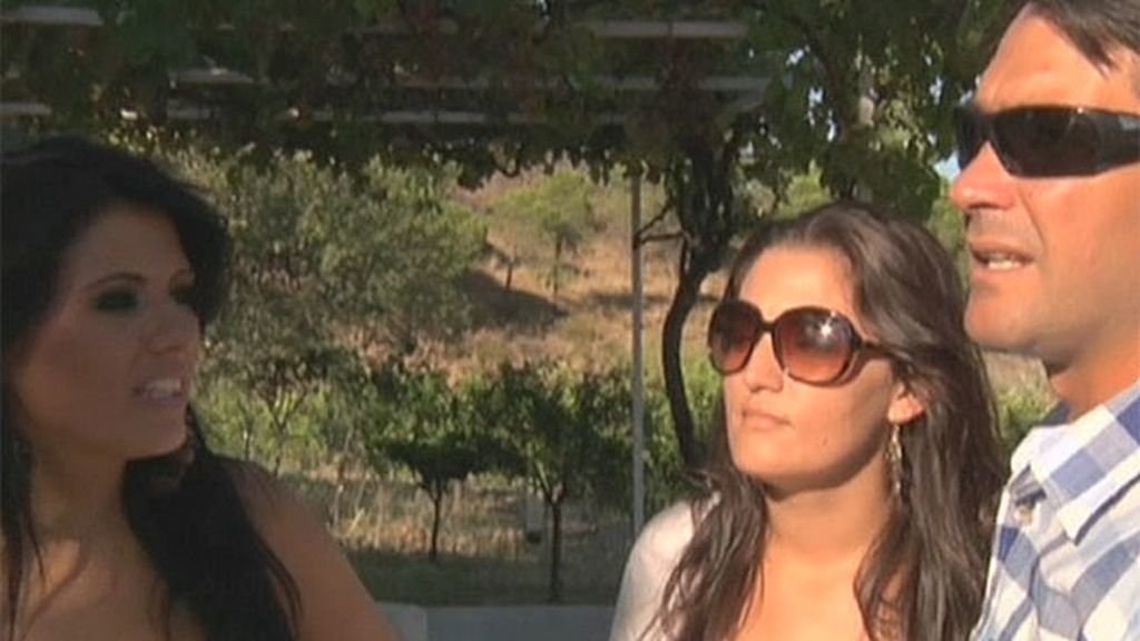 Luis presenta a sus pretendientas a 'su otra familia'