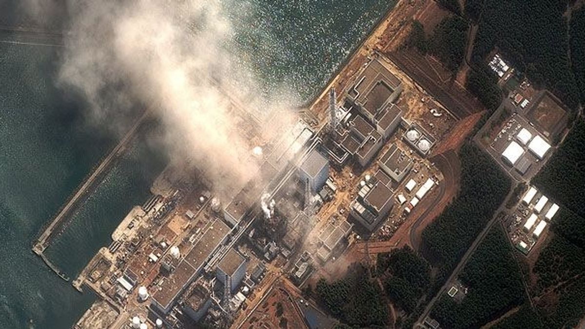 Vista aérea de la central nuclear de Fukushima antes del terremoto ý el tsunami que desencadenaron el escape en sus reactores.  Foto Gtres
