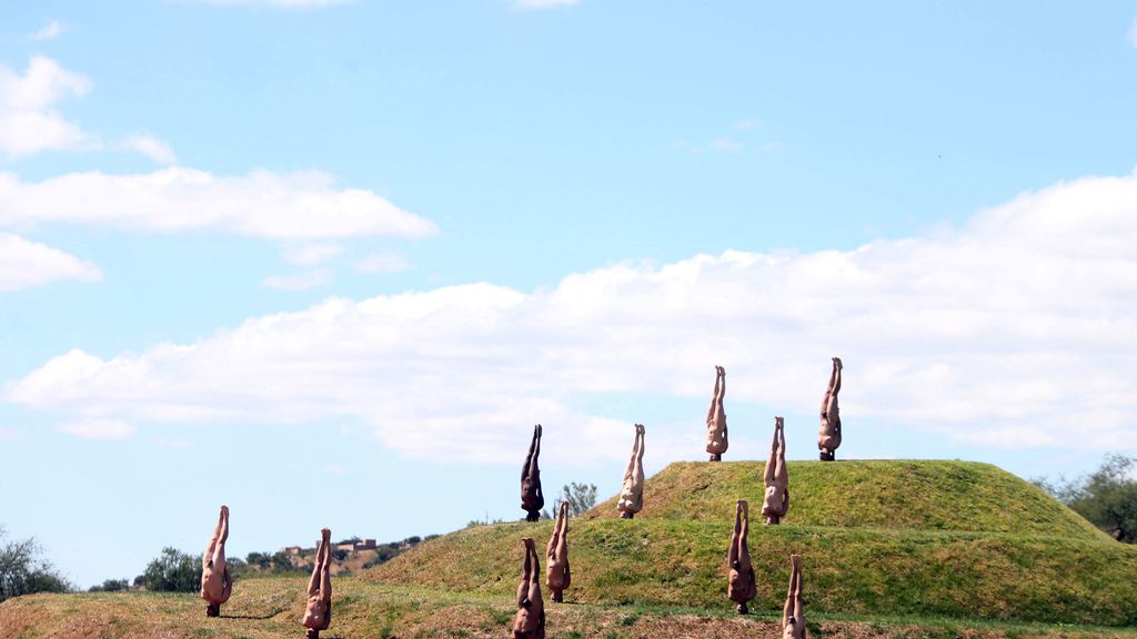 Spencer Tunick fotografía a una veintena de personas desnudas contra Trump