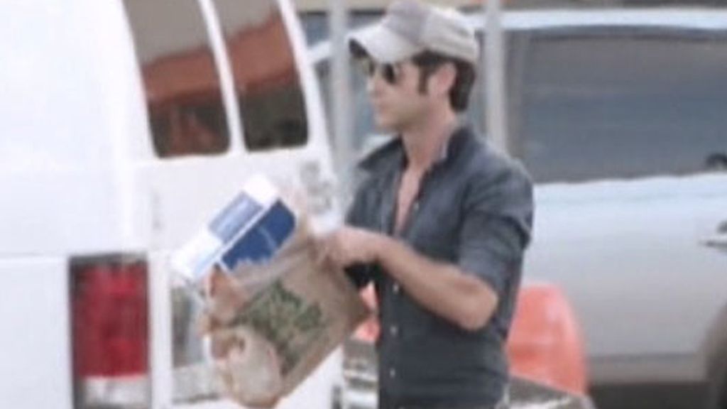 Nacho Polo se pasea en descapotable por Miami