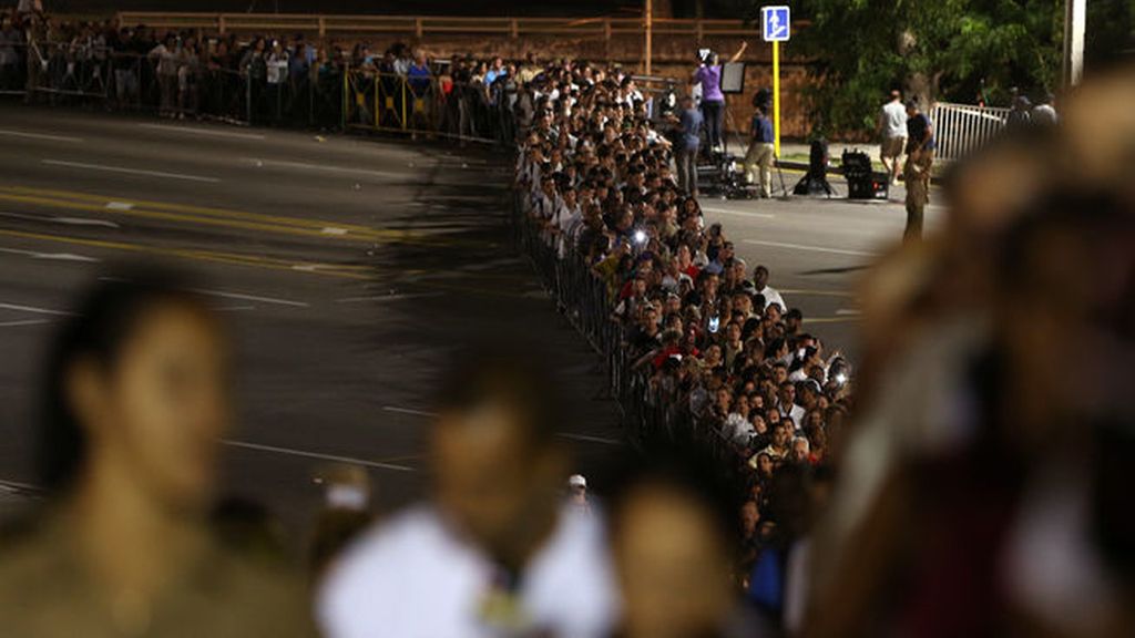 Larguísimas colas para despedir a Fidel Castro en la Plaza de la Revolución