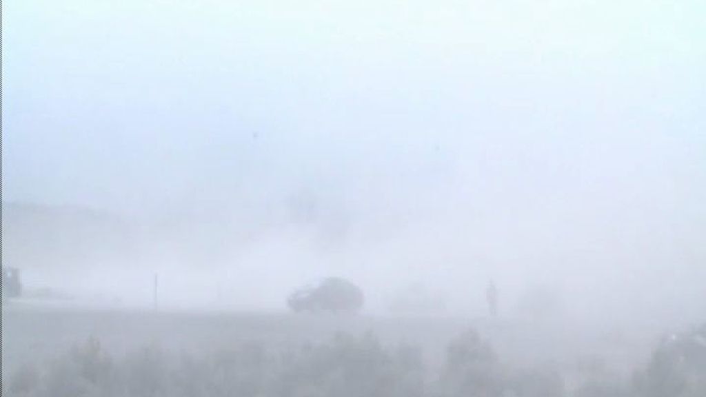 Una tormenta de polvo "ciega" a decenas de conductores en Nevada