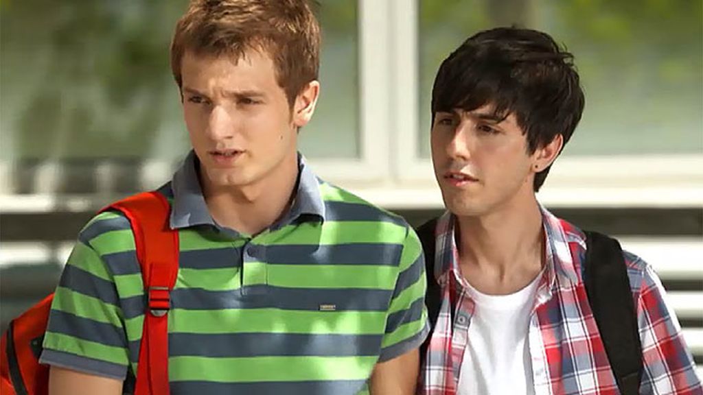 La abuela de Jacobo descubre al mejor amigo de su nieto saliendo con Lidia