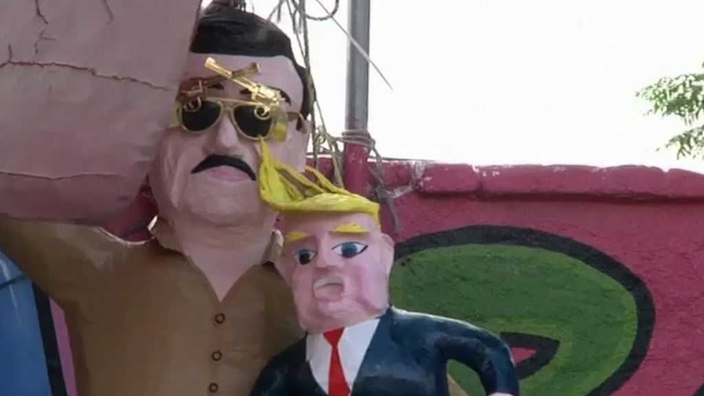 Piñatas para destrozar a bastonazos a “El Chapo” Guzmán