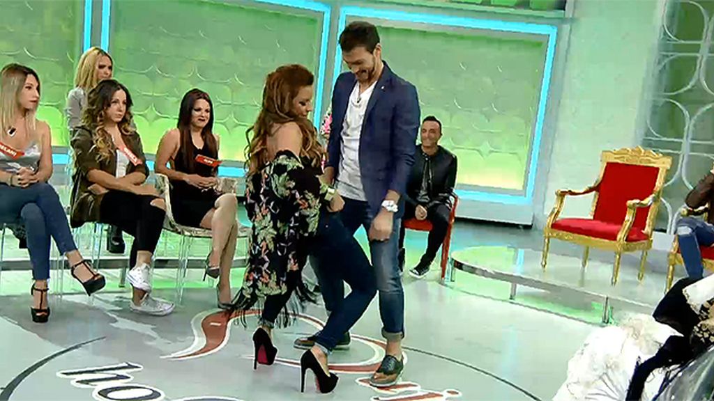 Miryam supera sus nervios y baila para Xavi