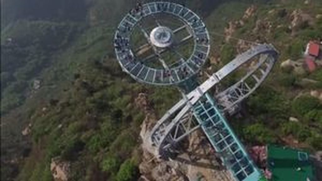 China inaugura el balcón transparente más grande del mundo