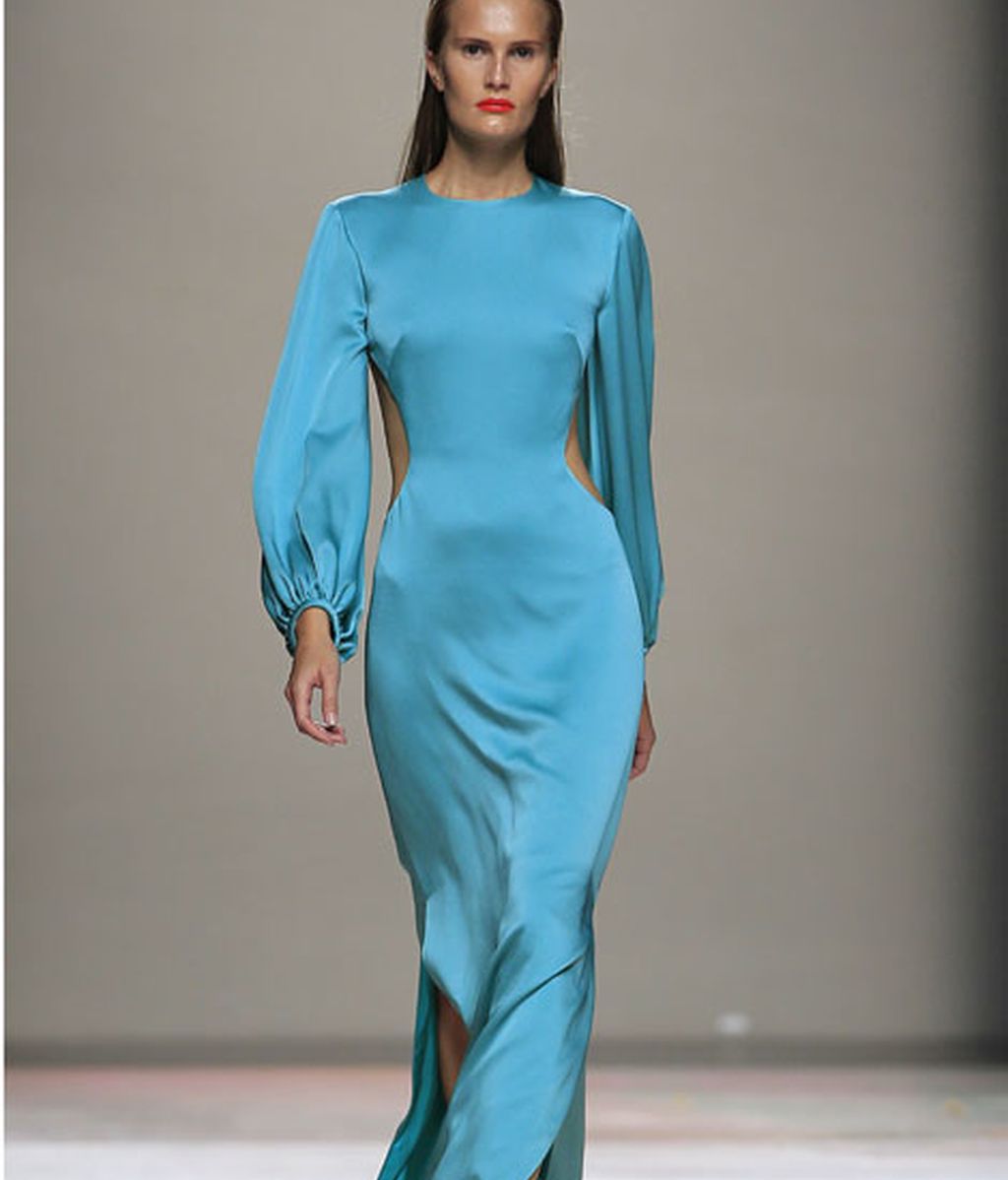 Siluetas fluidas que evocan un verano perpetuo