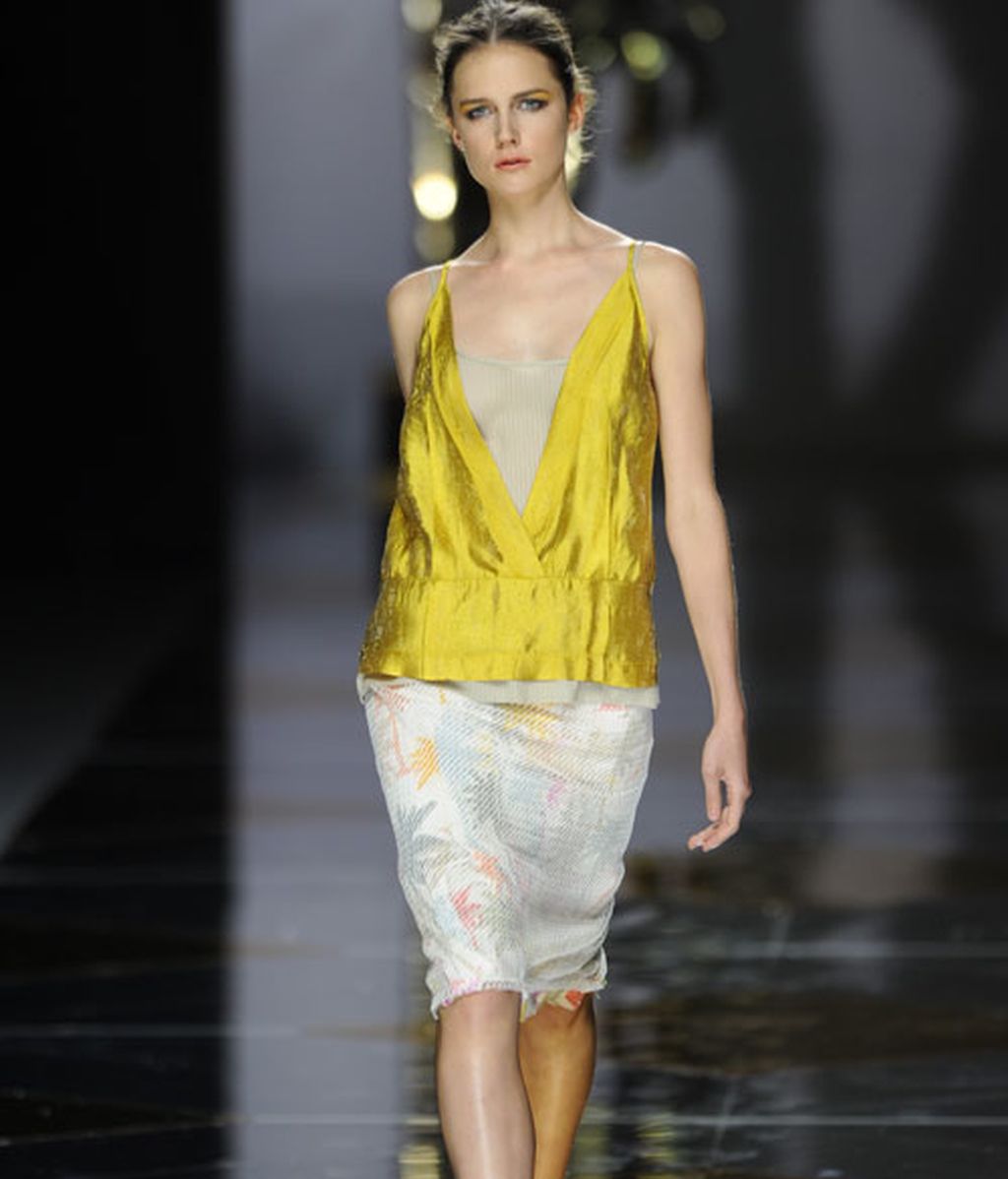 Colores vidriosos y sensualidad en la propuesta de Ailanto