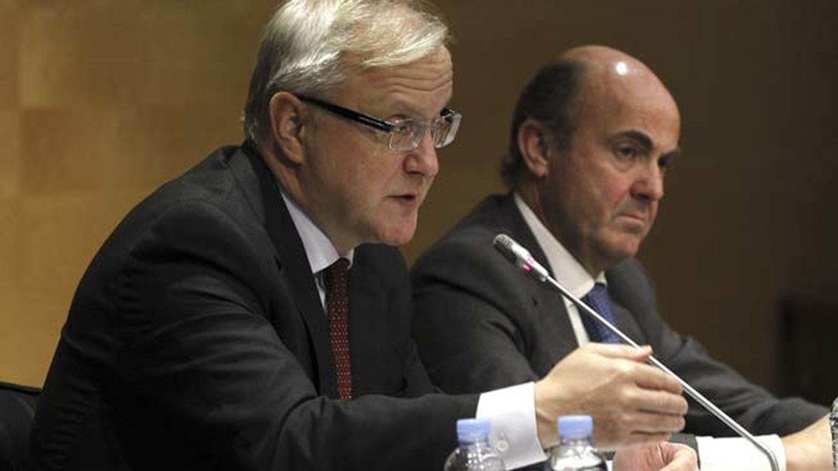 Comisario de Asuntos Económicos Oli Rehn junto a Luis de Guindos