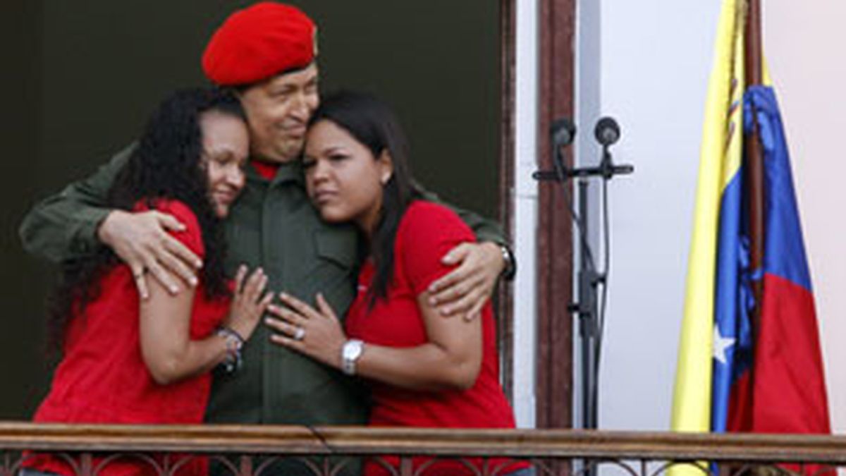 El presidente de Venezuela, Hugo Chávez, aseguró que aún está en la primera fase de la "batalla". Vídeo: Informativos Telecinco