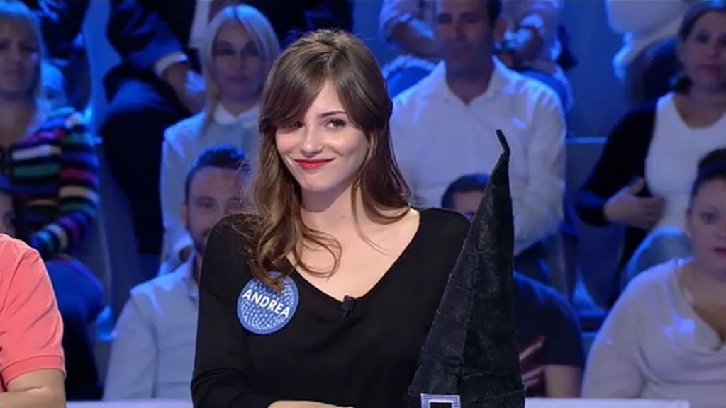 Andrea Duro consigue el sombrero de bruja