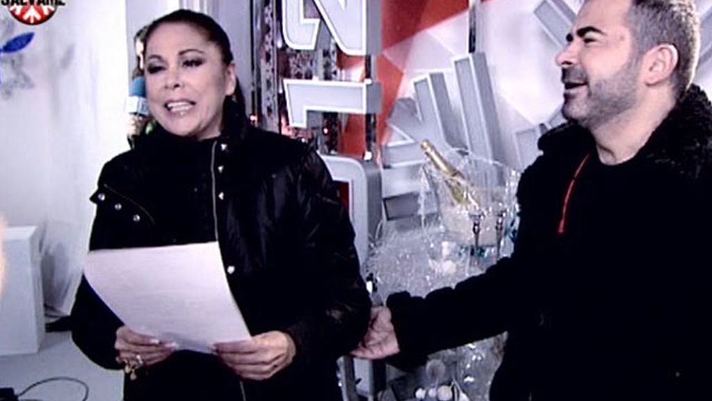 Abrazos y sonrisas durante los preparativos